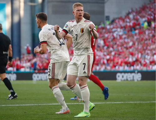 La audiencia espera que llegue la buena suerte de Danmark fodboldlandshold